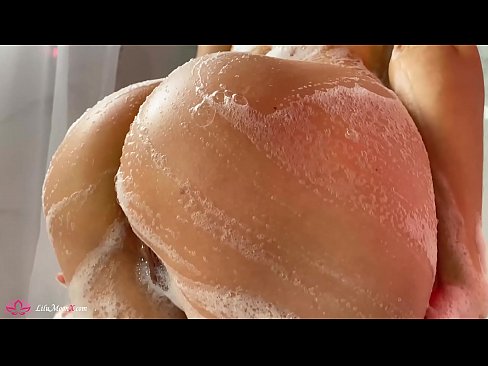❤️ سبزه با ارتعاش گربه خودارضایی می کند تا ارگاسم شدید در دوش گرفتن فیلم لعنتی  در ما