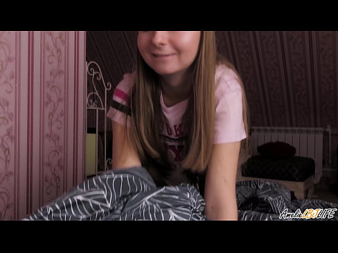 ❤️ بلوندی BFF خود را عمیقا می مکد و در دهانش تقدیر می شود فیلم لعنتی  در ما